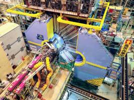 Erste Kollisionen im SuperKEKB-Beschleuniger