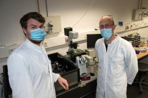 Detecting bacteria with fluorescent nanosensors