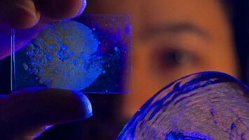 Neuartige Glaswerkstoffe aus organischen und anorganischen Komponenten