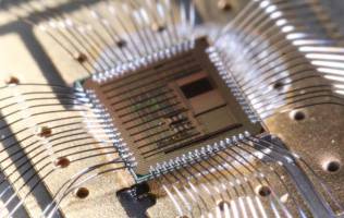 Optimising Complex Networks on a Neuromorphic Computer System