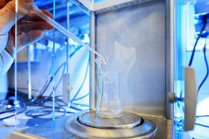 Homogene Hydrogenolyse mit molekularem Palladium-Katalysator