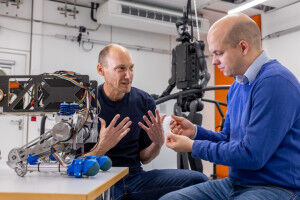 Agil, leicht, effizient, intelligent: Forschende arbeiten an Robotern der Zukunft