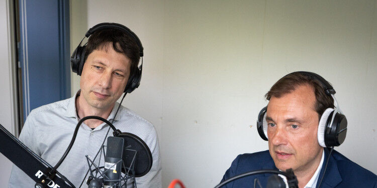 Das Foto zeigt den Medizinhistoriger  Doktor Hans-Georg Hofer und den �rztlichen