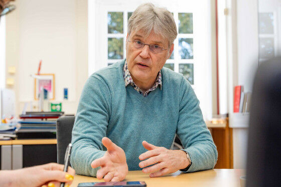 Portrait photo of Michael Quante in conversation. � Uni MS - Linus Peikenkamp