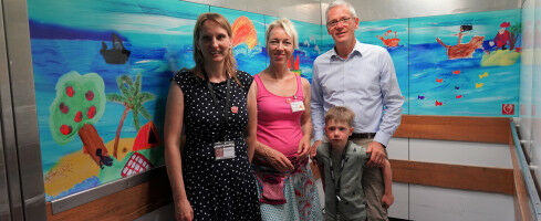 Farbenmeer im Fahrstuhl