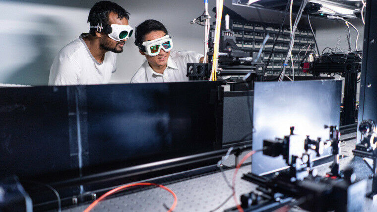 International students in the new internship laboratory of the Quantum Science &