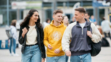 Informieren über die deutsche TOP-Uni mit mehr als 15.000 Studierenden