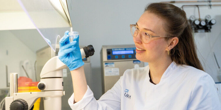 In the IVF laboratory (in vitro fertilisation), eggs are further cultured after