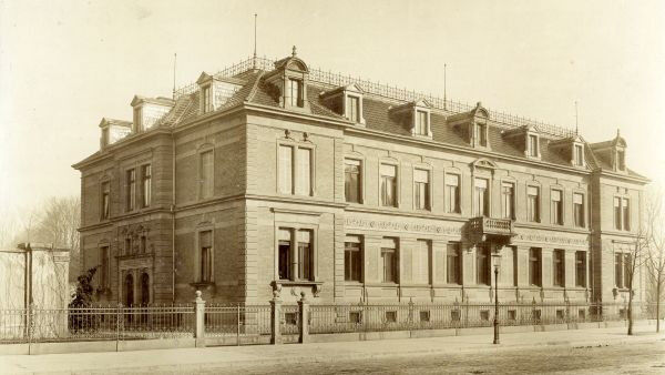 Der schlichte, aber repräsentative Baukörper des 1897-99 nach Plänen des badisch