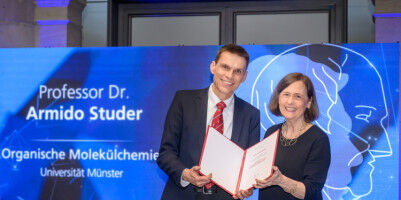 Lob und Beifall f�r  meisterhafte Forschung 