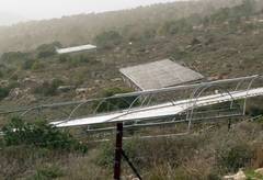 Aufbau eines Klimaexperimentes in Israel. Foto: Tielb�ger