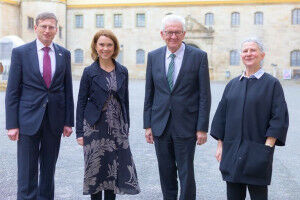 Ministerpräsident und Wissenschaftsministerin besuchen die Universität Tübingen