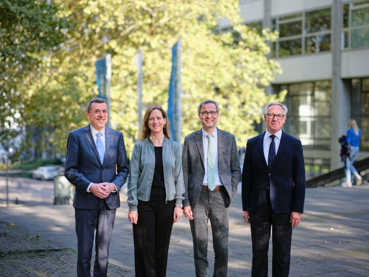 V.l.n.r.: Manfred Bischoff, Judith Tonhauser, Peter Middendorf, Michael-