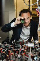 'Quantenphysik und Gravitation: Wie tickt die Uhr von Schr�dingers Katze?'