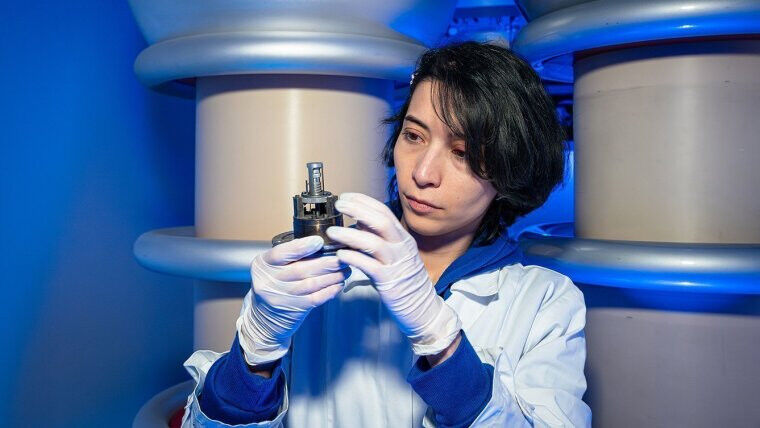 Technical assistant Parisa Mirzaei prepares the ’Romeo’ ion accelera