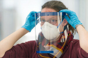 Schutzvisiere f�r Kliniken und Arztpraxen der Region