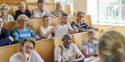 Semesterer�ffnung f�r 'Studium im Alter' mit Vortrag