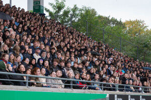 Studierende im Preu�enstadion