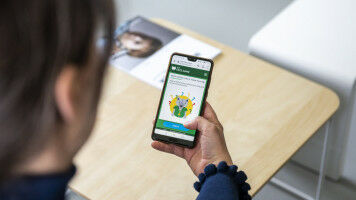 The Face Game: Ein Citizen Science-Projekt untersucht, wie sich künstliche Intelligenz Menschen gegenüber zeigt