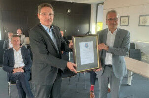 Thüringens Innenminister Übergibt Gründungsurkunde des Vereins für Innovation und Transfer an der TU Ilmenau