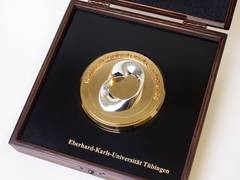 Die ,,Medaille f�r Verdienste um Transkulturalit�t