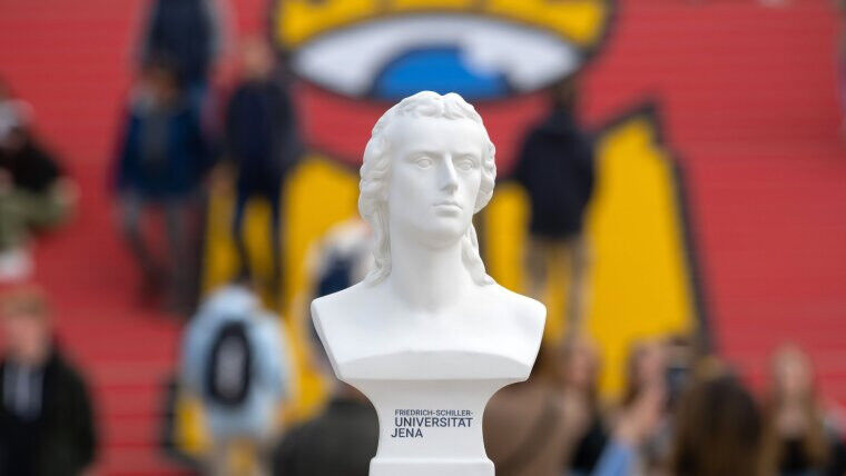 Veranstaltung - Friedrich-Schiller-Büste auf der Leipziger Buchmesse Foto: Jens Meyer (Universität Jena) Veranstaltung