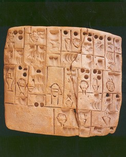 Archaische Schrifttafel aus Mesopotamien (ca. 3000 v. Chr.): Die in  Proto-Keils