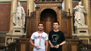 War Merkels Kanzlerschaft ein au�enpolitischer Erfolg?