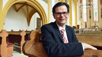 Wissenschaftsminister gibt Startschuss für Zusammenarbeit zur Erforschung neuer Energiespeicher